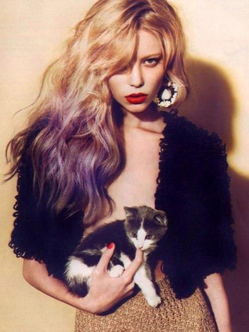 Розовые кончики волос на русых волосах. Омбре розовым цветом 03