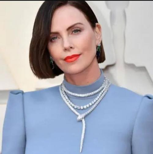 Тенденции коротких женских стрижек 2024: что выбрать для обновленного образа 11 Тенденции коротких женских стрижек 2024: что выбрать для обновленного образа 11