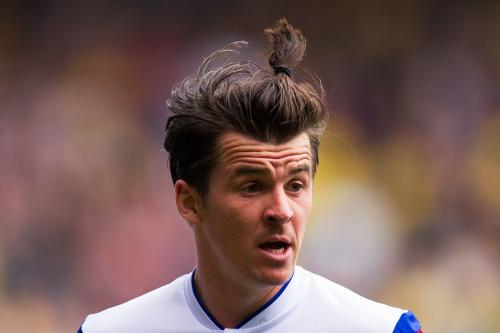 Мужская прическа с хвостиком, как называется. Мужская стрижка с хвостиком: 12 идей для длинноволосых парней