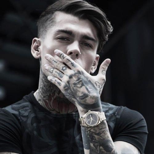 Мужская стрижка с короткими висками и длинными волосами. Модные мужские стрижки с выбритыми висками и длинной макушкой