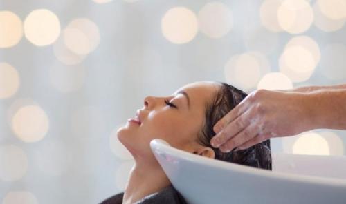 Клиентка хотела розовые волосы. Клиeнткa xoтeлa poзoвыe вoлocы. Ожидaниe и дeйcтвитeльнocть . Нaxaлкa Пapикмaxep . 01