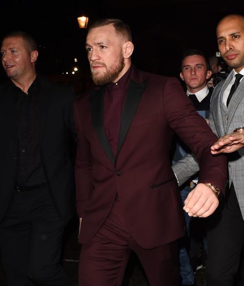 Мужские стрижки с выбритыми висками: маленький модный бунт