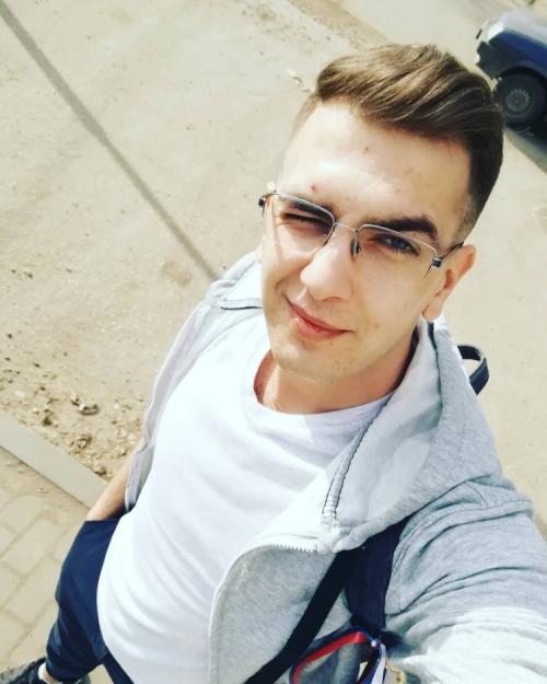 Бритые виски длинные волосы. Мужские стрижки с выбритыми висками с названиями и примерами