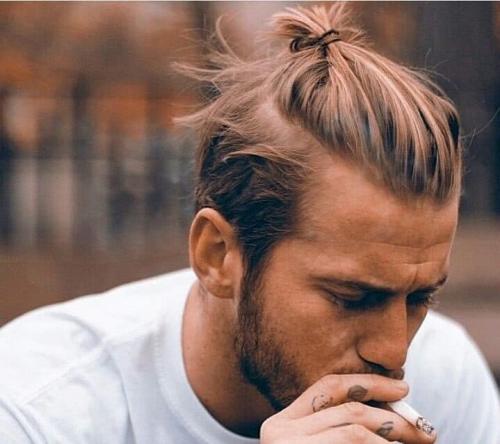 Мужская стрижка с короткими висками и длинными волосами. Модные мужские стрижки с выбритыми висками и длинной макушкой