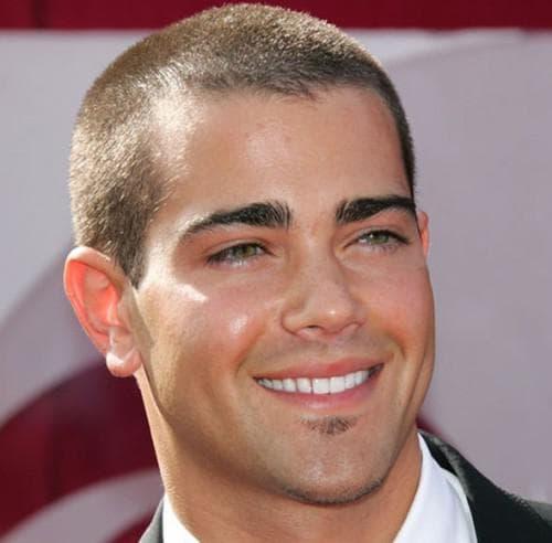 Как называется стрижка с выбриванием висков и затылка. Огромное разнообразие вариантов мужских причесок с выбритыми висками и затылком