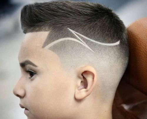 Мужская стрижка с рисунком молния. Молния на голове у мальчиков. Фото, как состричь машинкой