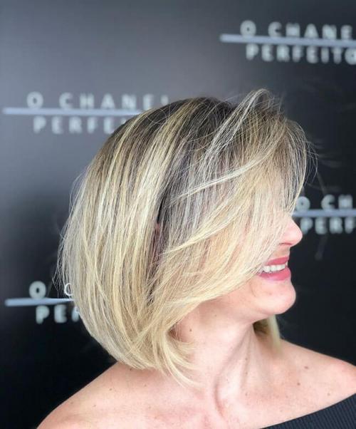 Градуированное каре с косой челкой. Градуированное каре с челкой