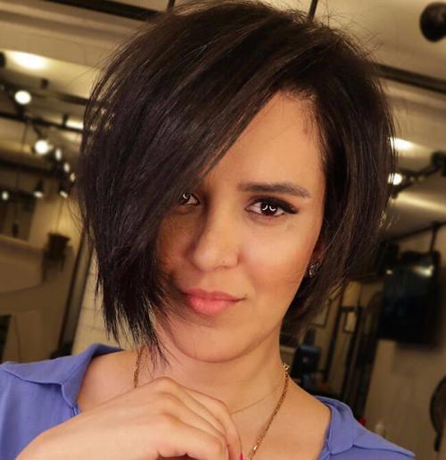 Градуированное каре с косой челкой. Градуированное каре с челкой