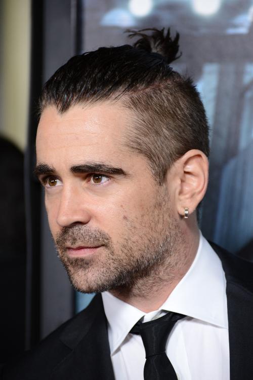 Мужская стрижка с короткими висками и длинными волосами. Парни с длинными волосами выбирают трендовые прически