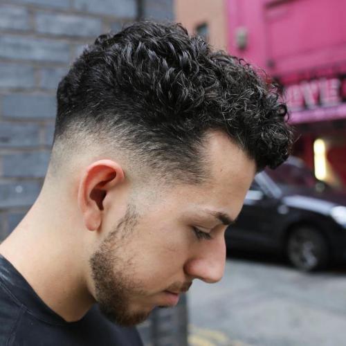 Список лучших модных мужских стрижек 2022 года. Модные стрижки 2022 года 32