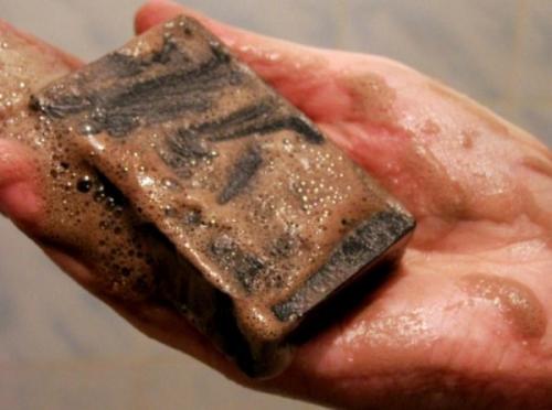 В чем особенности состава дегтярного мыла, делающие его таким эффективным для проблемной кожи. Для мытья лица, волос и тела: способы применения