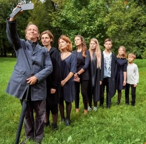 Иван охлобыстин отметил 29 годовщину свадьбы со своей супругой. 01