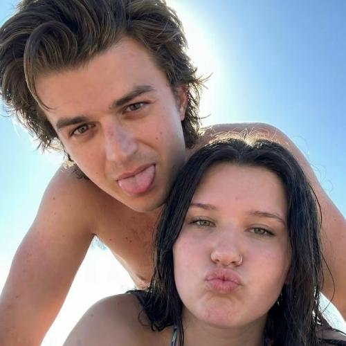 Одержимая фанатка у звезды Очень Странных дел джо кири появилась. 03