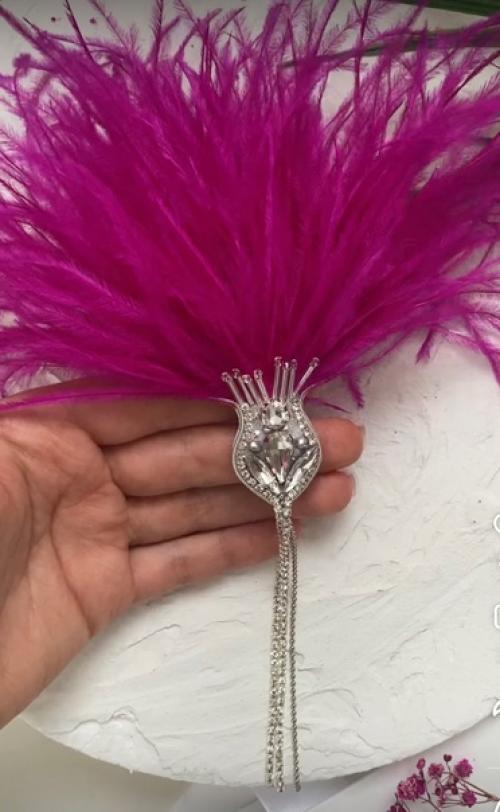 Одно из самых распространенных заблуждений относительно аксессуаров почему-то чаще всего касается брошей. 01 Одно из самых распространенных заблуждений относительно аксессуаров почему-то чаще всего касается брошей. 01