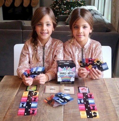 Эти малышки признаны самыми красивыми близнeцами в мирe! 02