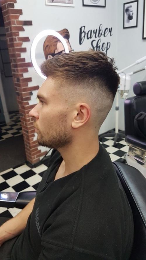 Мужчины, информация для вас: если вы до сих пор в поисках своего мастера по стрижкам, то сообщаю вам отличную новость - можете обращаться ко мне! 05
