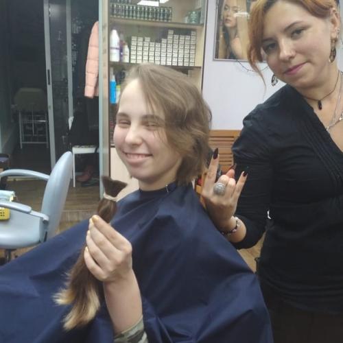 Чтобы кто не говорил, что девушка красивее с роскошными длинными локонами, модная короткая стрижка это мнение ломает. 03