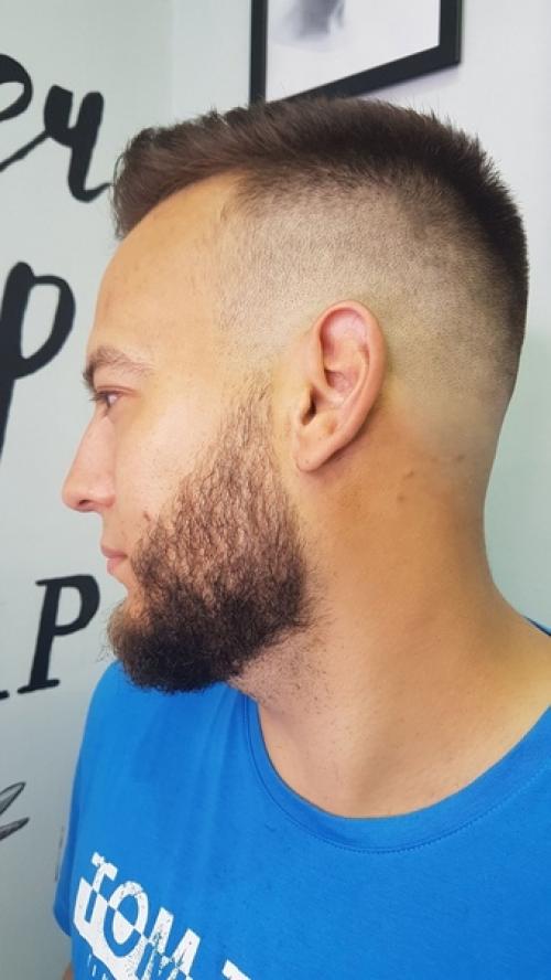 Мужчины, информация для вас: если вы до сих пор в поисках своего мастера по стрижкам, то сообщаю вам отличную новость - можете обращаться ко мне! 09