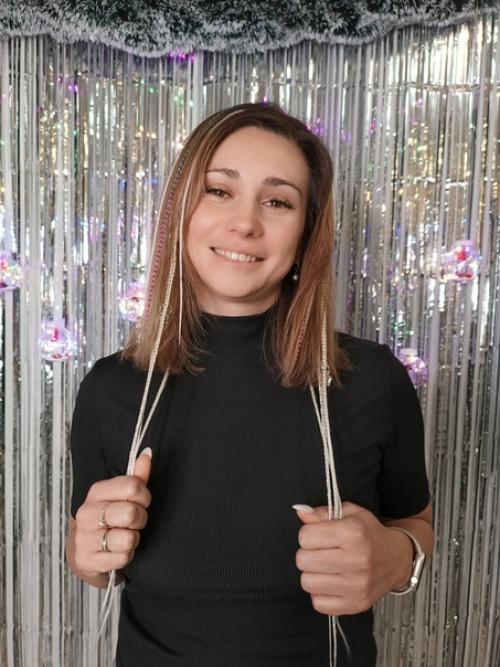 Мама и дочка - приятные сборы в отпуск. 03