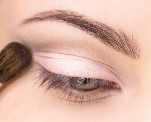 Идея модного макияжа для любого цвета глаз: 01