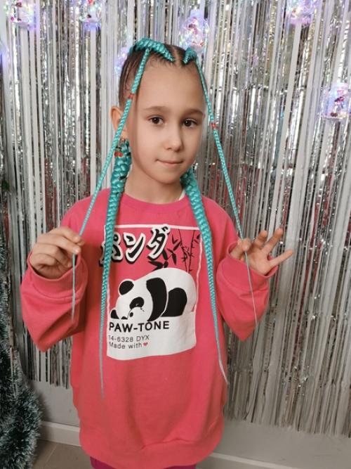 Мама и дочка - приятные сборы в отпуск. 02