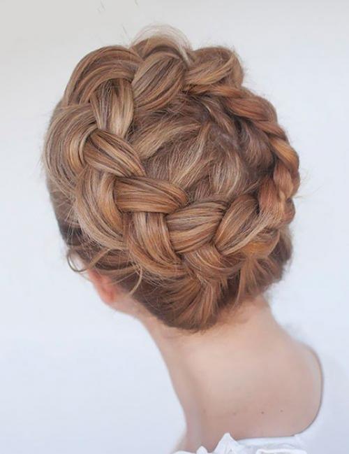Высокая, романтическая, плетеная прическа. 01