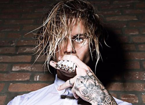 Мелирование мужское. Мужское мелирование: особенности окрашивания и выбор оттенков.