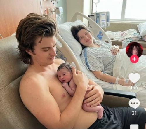 Одержимая фанатка у звезды Очень Странных дел джо кири появилась. 02