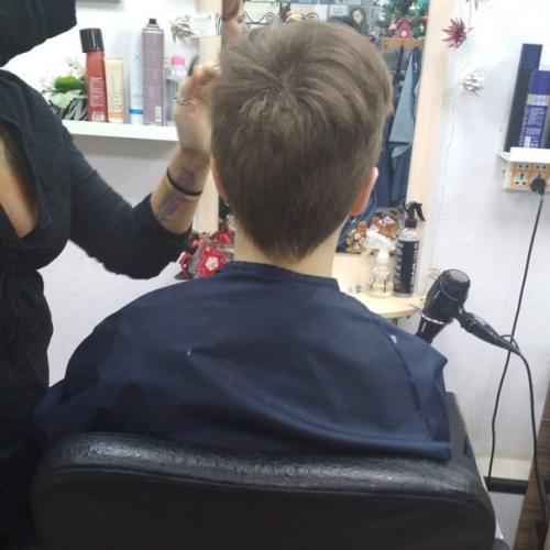 Чтобы кто не говорил, что девушка красивее с роскошными длинными локонами, модная короткая стрижка это мнение ломает. 05