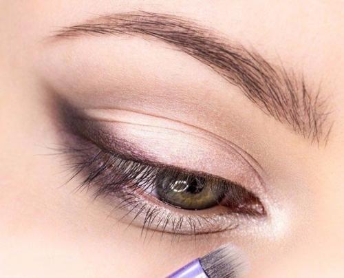 Идея модного макияжа для любого цвета глаз: 04