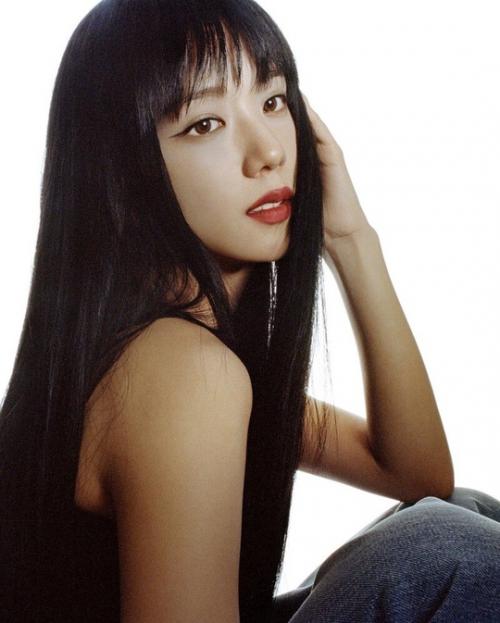 Настоящий Money Talks - это легендарное появлению джису на обложке Vogue France. 03