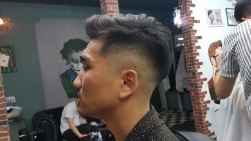 Мужчины, информация для вас: если вы до сих пор в поисках своего мастера по стрижкам, то сообщаю вам отличную новость - можете обращаться ко мне! 07