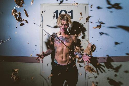 Мелирование мужское. Мужское мелирование: особенности окрашивания и выбор оттенков.