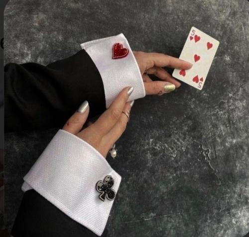 Одно из самых распространенных заблуждений относительно аксессуаров почему-то чаще всего касается брошей. 05 Одно из самых распространенных заблуждений относительно аксессуаров почему-то чаще всего касается брошей. 05