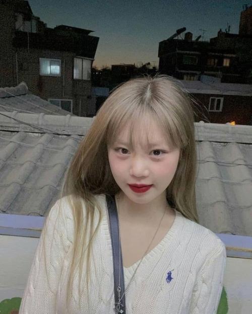 Су пишет в фромм, что хочет сделать новую прическу к камбэку. 03