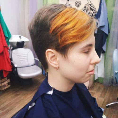 Чтобы кто не говорил, что девушка красивее с роскошными длинными локонами, модная короткая стрижка это мнение ломает. 02