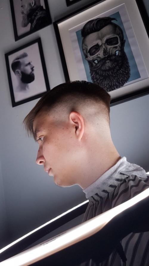 Мужчины, информация для вас: если вы до сих пор в поисках своего мастера по стрижкам, то сообщаю вам отличную новость - можете обращаться ко мне! 03