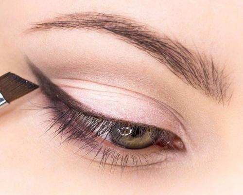 Идея модного макияжа для любого цвета глаз: 03