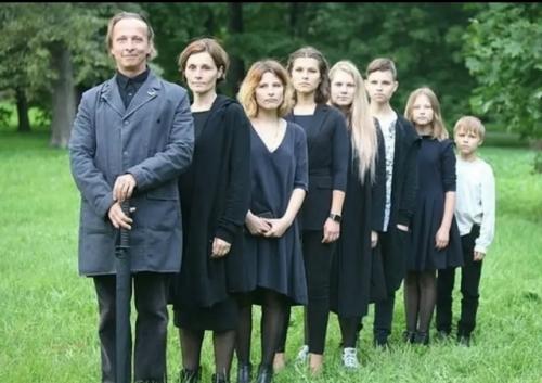 Иван охлобыстин отметил 29 годовщину свадьбы со своей супругой. 

