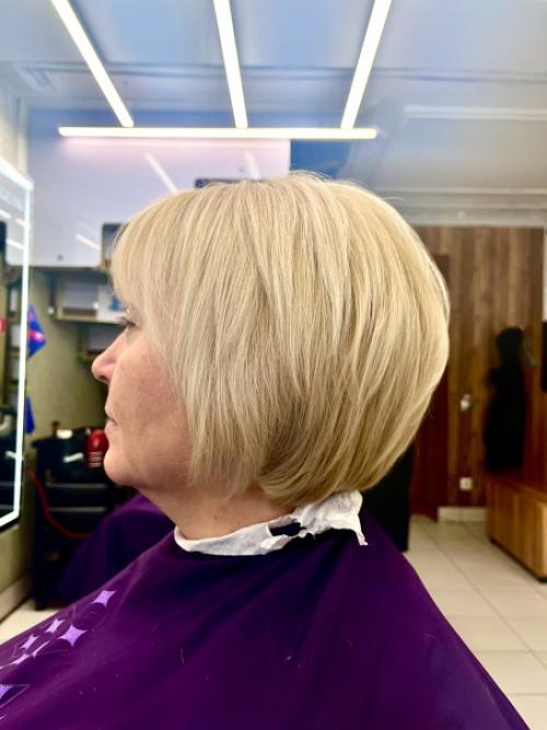 Самой популярной стрижкой была и остаётся стрижка - каре. 01