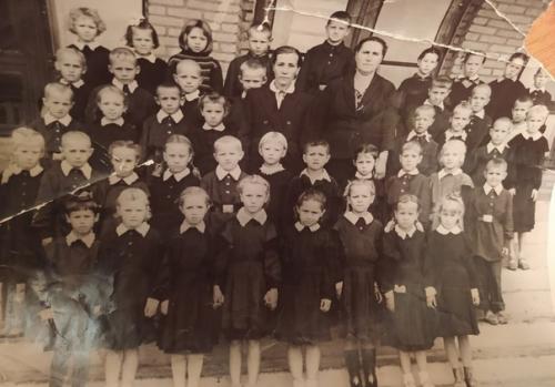 1 фото - моя мама надежда, ей 17 лет, 1970 г. 06