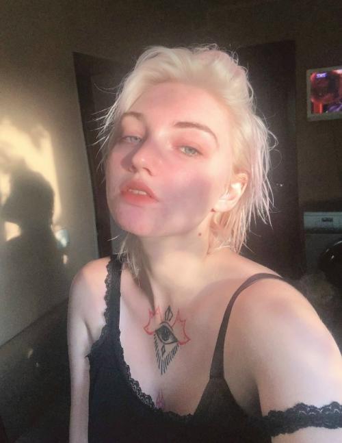 Добра!  Я Дарья, мне 20. 04