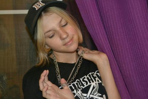 Мнение. ок. По фото дам лет 13-14. 01