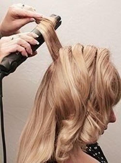 Шаг 1. на щипцы, и для придания объема мы фиксируем форму каждого локона пальцами. 03 Шаг 1. на щипцы, и для придания объема мы фиксируем форму каждого локона пальцами. 03