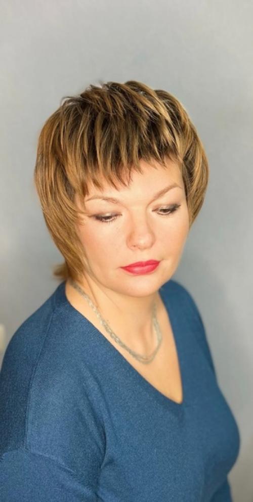 Самый лучший способ изменить своё настроение это поменять свою причёску. 03