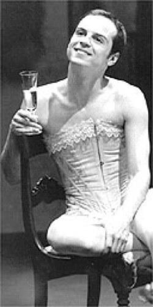 Сегодня, дорогие дамы, у нас в гостях очень интересный воскресный_парнишка! 02