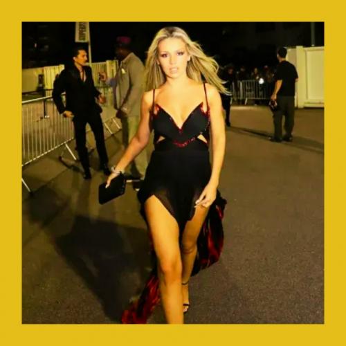 Пока в России нелегко, наши звёзды гуляют по подиумам Парижа. 09