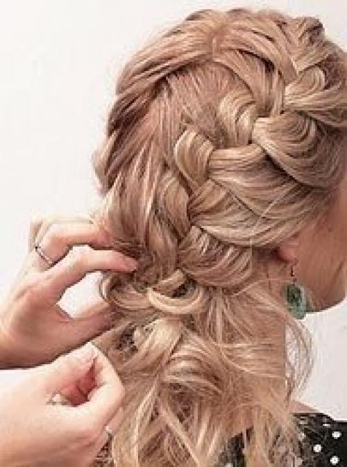 Шаг 1. на щипцы, и для придания объема мы фиксируем форму каждого локона пальцами. 05 Шаг 1. на щипцы, и для придания объема мы фиксируем форму каждого локона пальцами. 05