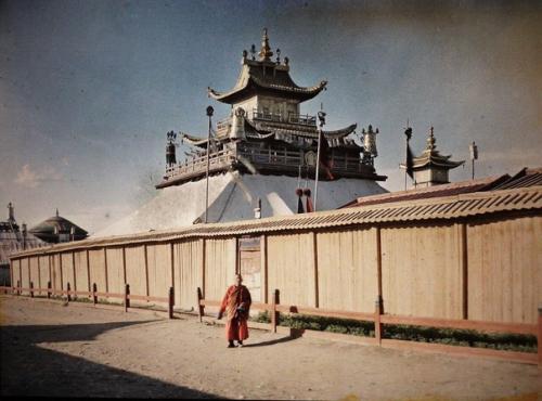 Есть у меня небольшое хобби - рыскать по интернету в поисках архивных фото народов Востока рубежа XIX - XX веков. 06