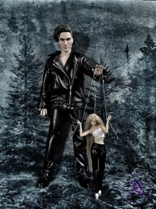 Мне кажется, иметь в коллекции нелюбимую куклу - это нормально. 01